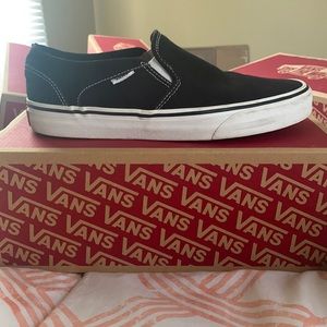 Warn a few times, will be cleaned before sent out. Comes with box